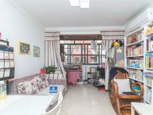 9.21号线轻轨,小区入口,全南户型,金色三楼!