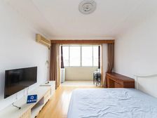 精装修一房,两开间朝南,近地.铁,价.格好谈