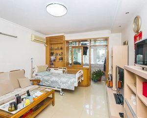 东城区 台基厂中间楼层,全明格局 南北通透 小区环境好