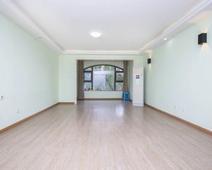 新上观景水系好房 万通天竺新新家园 3室2厅2卫 客厅朝南