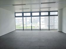 保利国际广场写字楼景观优美,地段上佳,看山景,采光好