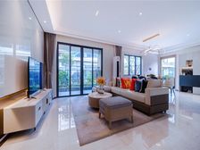 品实云湖花城 4室2厅2卫 118m 朝南