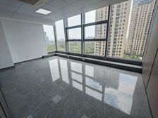 市口 银泰大厦245平 全新精装3个隔间 西南朝向