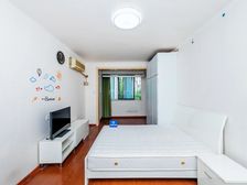 曹家渡内环内,小户型,楼层好,精装修。小区中间位置。