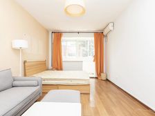 北影小区 南北通透两居室,双卧朝南,低楼层,满五年公房。