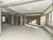 余杭闲林悦汀蓝玉轩4室2厅2卫全新小区中间楼层小区中心位置。