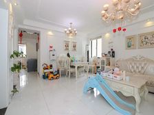 新上电梯房 全明精装修 大三房 近地铁 价格可谈