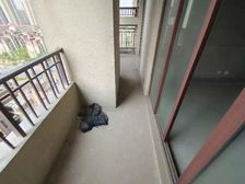 恒生秀山郡3房南毛坯真实好房