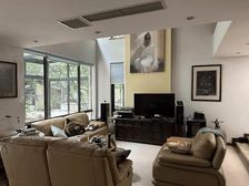 银都名墅新挂牌,花园400平 南临河 挑空客厅 位置好 5房