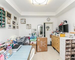 此房中间楼层,采光好,诚心卖,满五不唯一