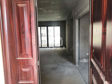 中铁交通天地明珠4房2厅160万