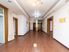 南向简装修,拎包入住,精装4房,小区楼花位置,业主诚意出售