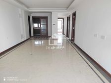 万科悦湾 4房1厅118万