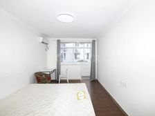 南北通两房,满五年V1,看房方便,近地.铁3楼