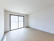 新出特价急卖金新滟澜湖 小高层 毛坯 随时看房