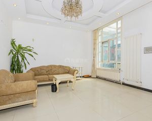 汤house,精装联排,客厅挑高朝南,