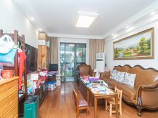 50万精装加地暖,零六年品质商品房,利用率极高,房东非常诚意