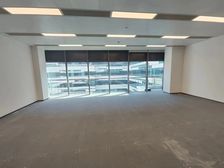 公司地址挂靠,保利国际广场,部分带生活阳台,支持澳门单牌车