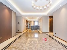 三房朝南,大平层,小区中心位置,24管家服务