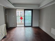 精装修拎包入住 品质小区 带地暖 房东诚心出售