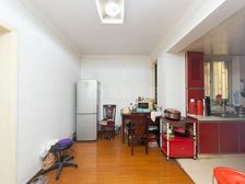 一楼双天井、一梯两户双南全明,三轨交,花园位置安静,看房方便