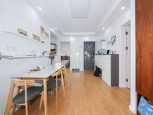 小区花园位置,自住精装修,电梯中高区,诚意出售