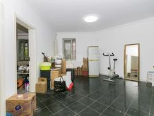 板楼二层,全明格局三居室,看房方便,单价低!