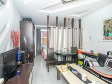 此房为满5年,居家装修,房子采光无任何遮挡,小区位置安静