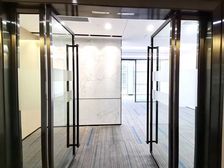 仅租68 年前 精装小面积 可拎包办公 采光通透