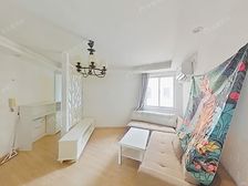 苏州河旁,近环球港四轨交