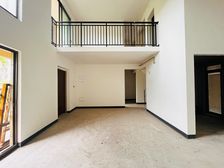 首付40多万买渝北光环商圈康桥融府别墅带多个露台