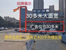 融侨观邸更名房,面宽35米,门口有50个车位,单价8千