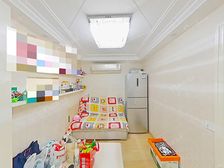 精装修两室一厅,南北通透,低楼层适合一家人居住,出行方便!