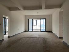 轻轨站 恒大御龙天峰 四房 320万