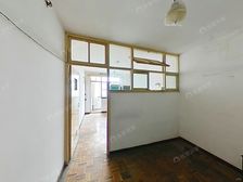 港驳小区,二楼,正规一室一厅,小区花园位置,近公园,有钥匙