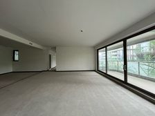 照母山商圈 公园里的 龙湖舜山府一期大平层 中庭景观