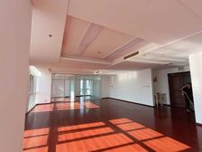 辉煌国际。精装写字楼出租。可办公,南向才光好