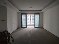 带车位,龙湖开放商精装修4房带地暖,看中庭。安静。