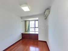 北大医院旁,西斯莱东西向2居室(满五年一套)边单元,高楼层.