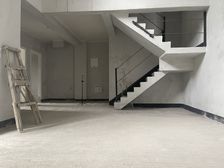 238万买 九曲河 板式下叠别墅 送车库 私家花园