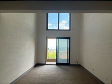 渝北区 龙湖两江新宸轻轨站旁 跃层江景四房、