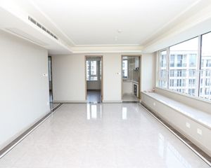 奥体板块 边套户型,刚需四房。滨江物业 急急急