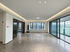 万科翡翠公园2T2户,一线看公园头排大平层