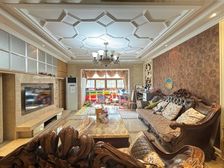 一楼精装带花园,私密性好 出门商圈和轻轨