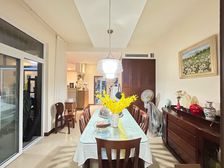 金科精装洋房一楼带花园,装修温馨,离轻轨站200多米