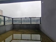 汽博中心改善必看 世茂璀璨天城叠上带露台 客厅挑高6米