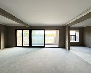 雅戈尔江上4室2厅2卫南朝向328.0万元/套出售