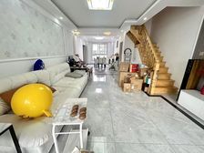 复式阁楼 宝龙广场对面 总价140万大户型 精装修