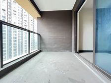 照母山香港置地大四房。近商圈和轻轨,业主急售,房源保真!