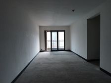 公园旁,华润品质小区三房双卫 115万